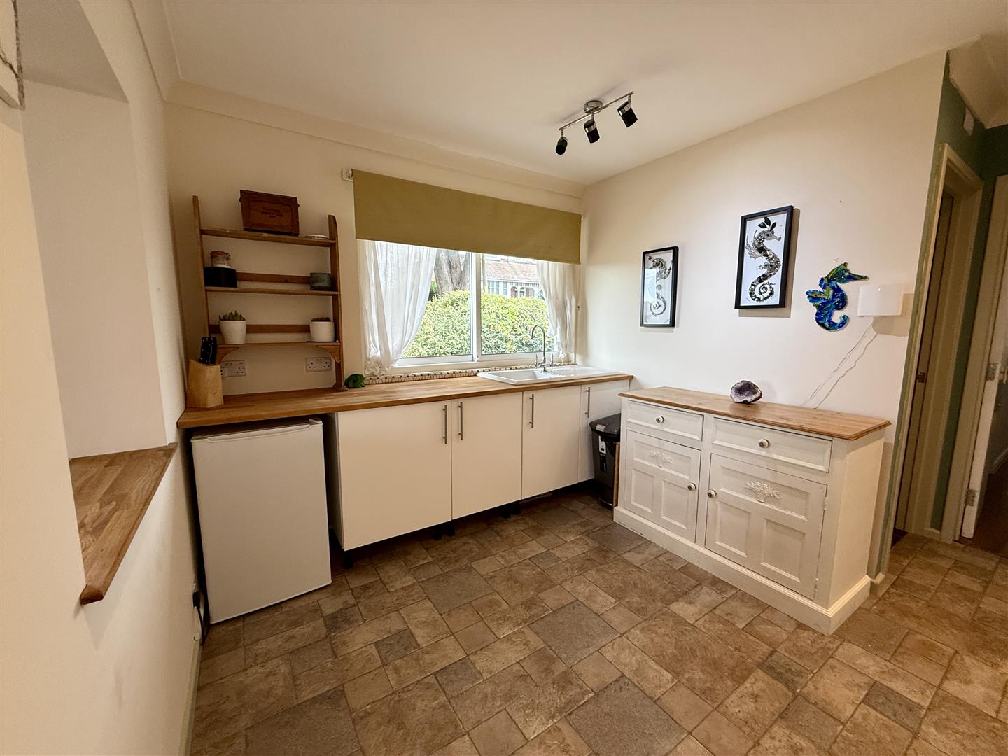 Kitchenette: